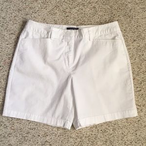 Lands End White Mid Rise Shorts Size 10